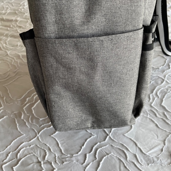 Amazon Brands Large Utility Work Bag - Picture 4 of 9